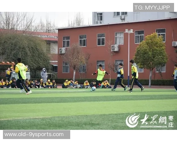 校园足球大课间活动促进学生身心健康与团队合作精神的全面发展 校园足球大课间活动促进学生身心健康与团队合作精神的全面发展