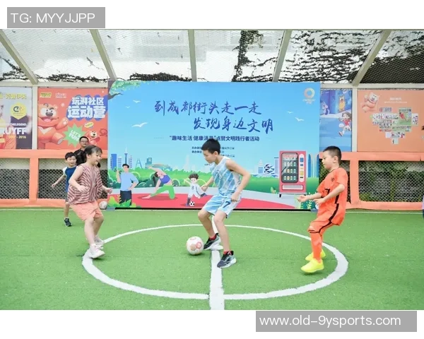 让我们一起去踢足球吧享受运动的乐趣与团队的默契 让我们一起去踢足球吧享受运动的乐趣与团队的默契